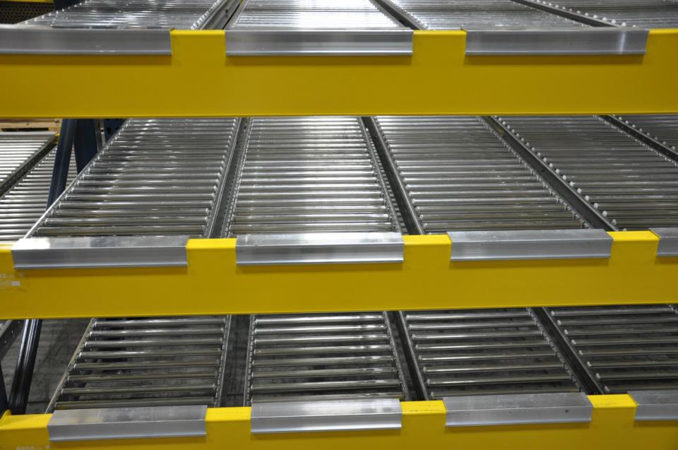 Carton Flow Rack showing its warehouse storage configuration